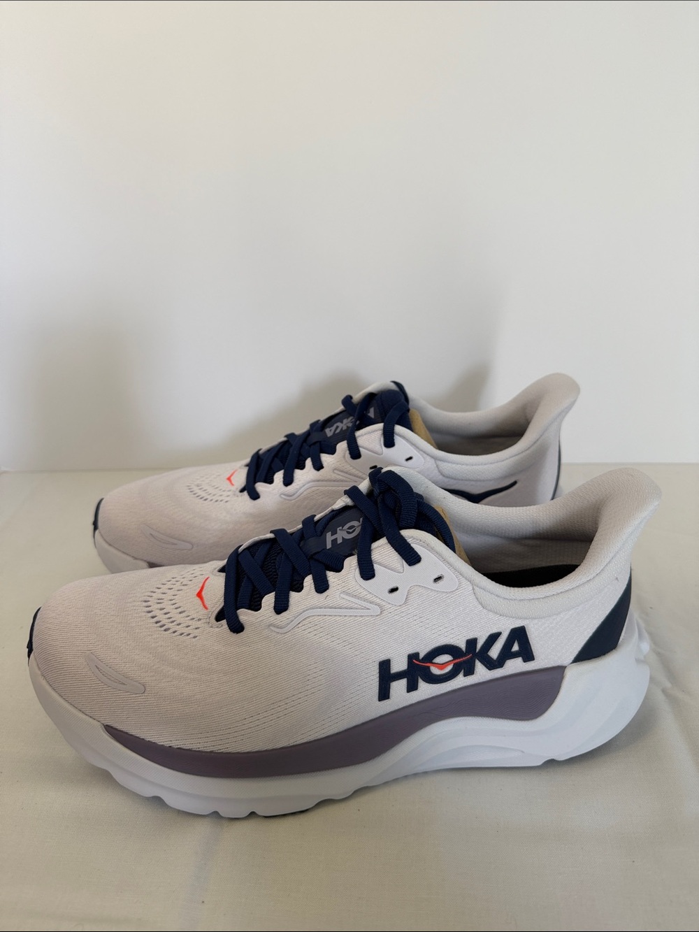 Hoka women’s Arahi 8 Athletic Running Shoes size 10 NEW